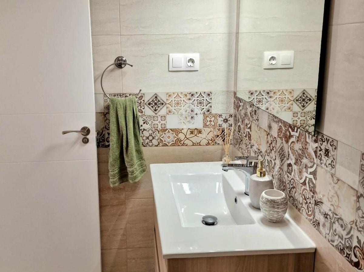 Cozy Apartment With Sea View Torrevieja Exterior photo
